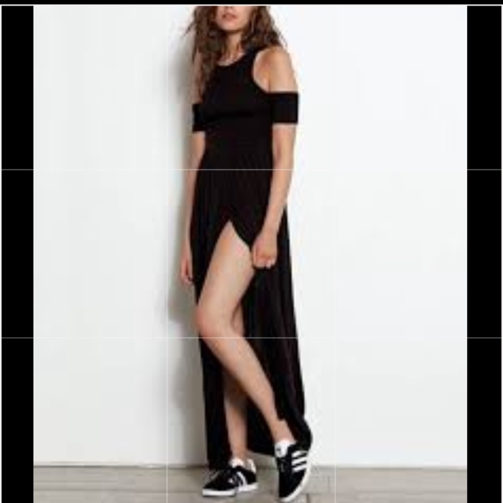 Stone Row Black Maxi dress W/ Sleeve Size Small